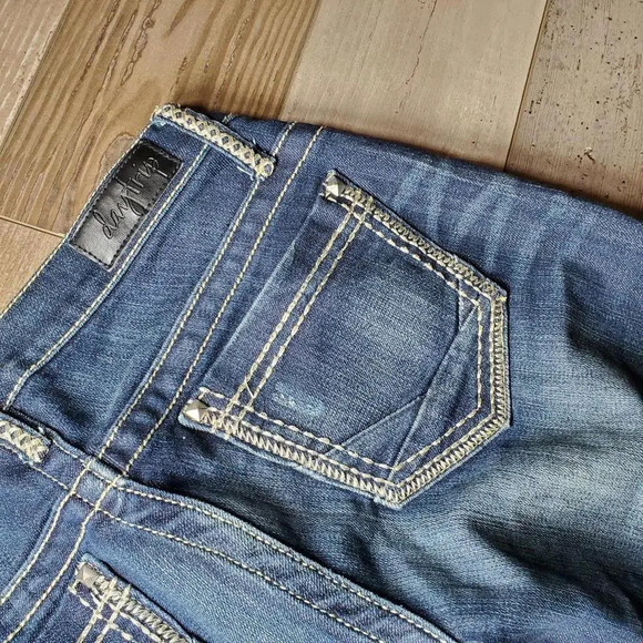 daytrip Leo Bootcut Dark Wash Faded Low Rise Studded Women's Jeans Size 25L - Picture 12 of 14
